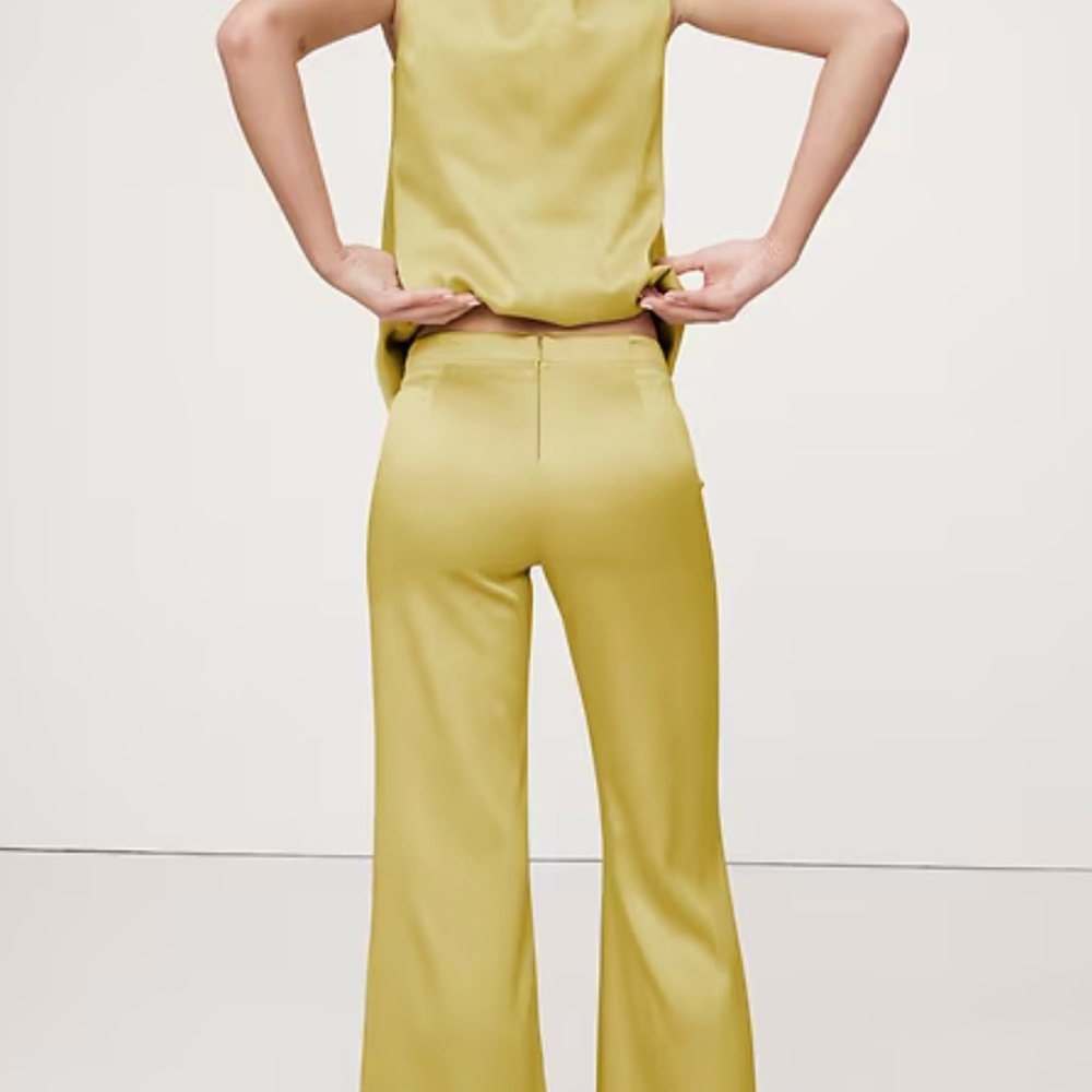 NWT Banana Republic Mid-Rise Kick-Flare Satin Ankle Pant - Picture 2 of 3